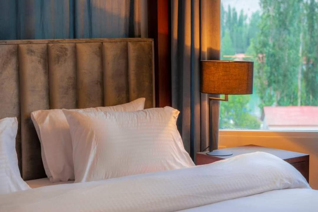 Tibet Hotel Skardu Bagian luar foto