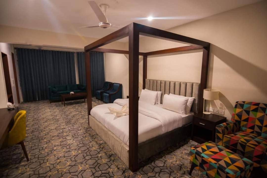Tibet Hotel Skardu Bagian luar foto