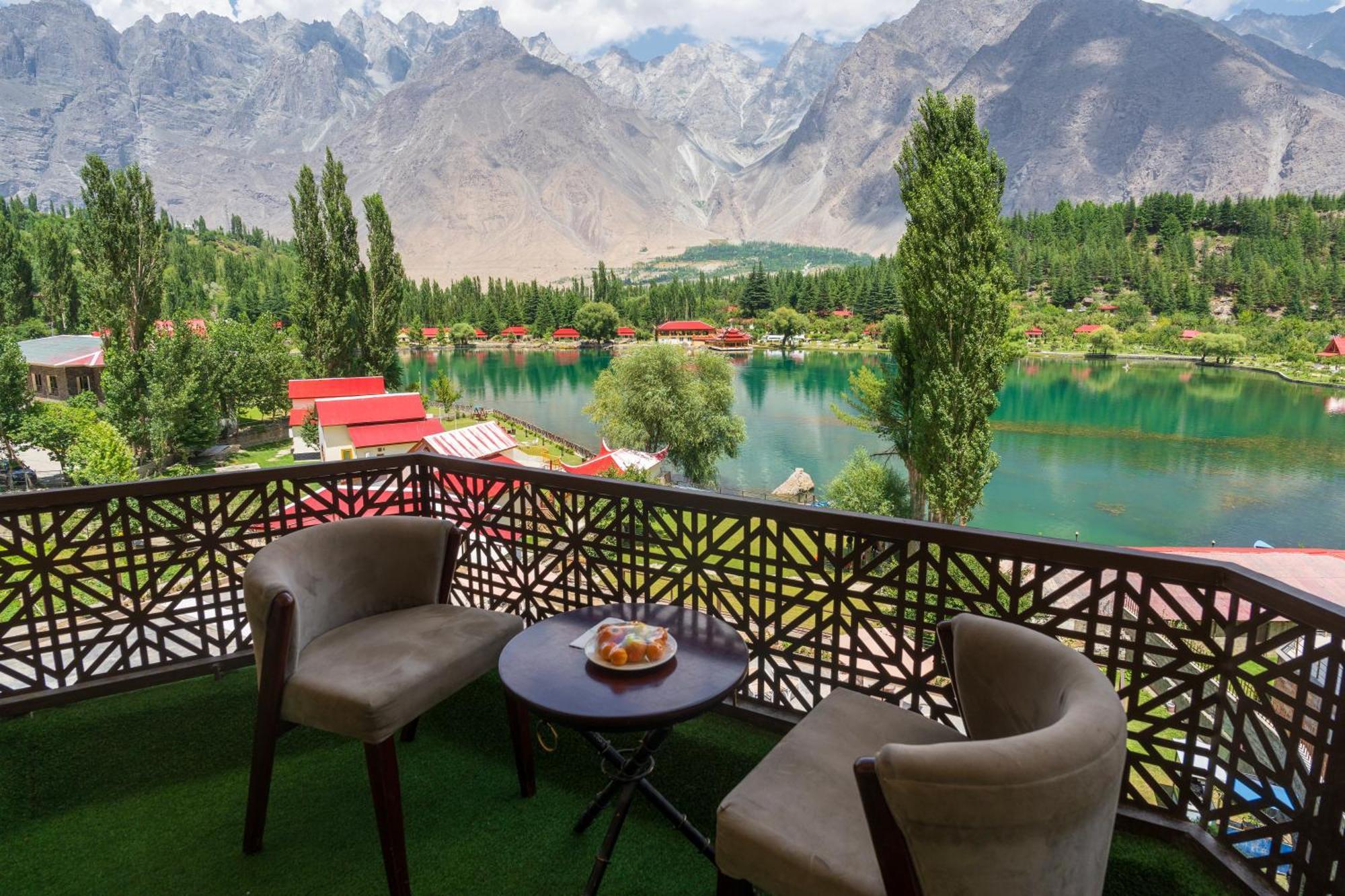 Tibet Hotel Skardu Bagian luar foto